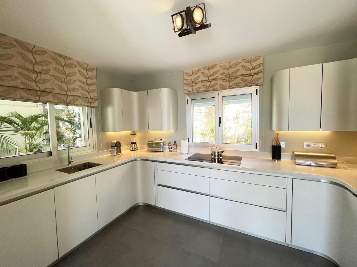 Luxury Villa Morelli With Seaview & Heated Pool Маспаломас Екстериор снимка